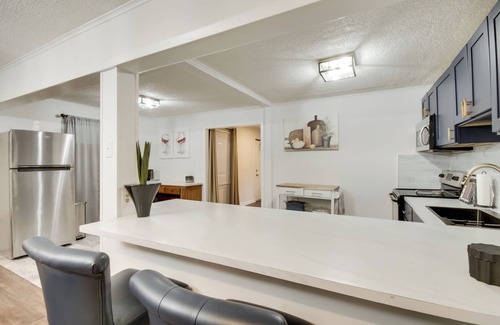 Greenwood Cottage | Updated North Greenwood Cottage < 1 Mi to Dtwn!