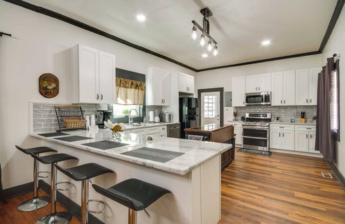 Greenwood Apartment | Updated North Greenwood Cottage < 1 Mi to Dtwn!