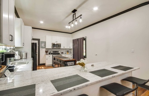 Greenwood Apartment | Updated North Greenwood Cottage < 1 Mi to Dtwn!