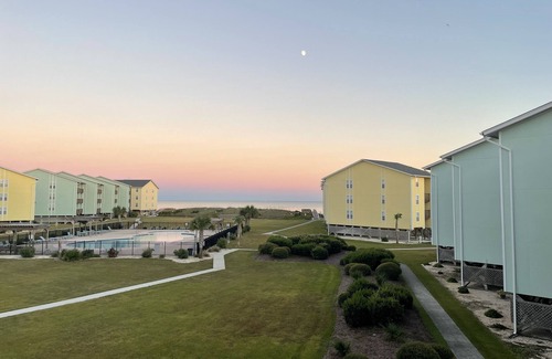 Surf City Condo | Updated Oceanview Surf City Condo with Pool and Private Beach access