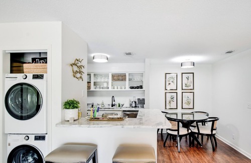 Demere Park Condo | Updated one bedroom condo in Ocean Walk w/washer and dryer!