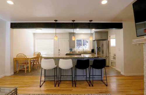 Cottonwood Heights House | Updated open floor plan home with 3 bedrooms for fantastic outdoors experience.