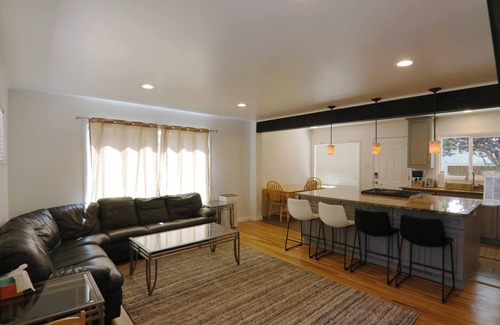 Cottonwood Heights House | Updated open floor plan home with 3 bedrooms for fantastic outdoors experience.