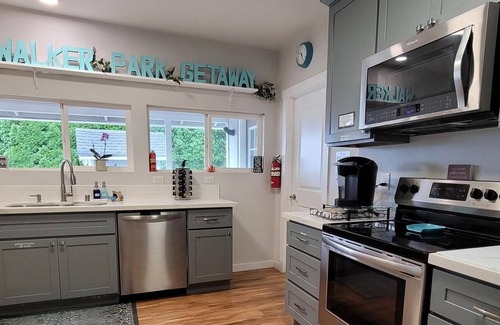 Shelton House | Updated Peaceful 2+BR Cottage w/ Salt Water Views