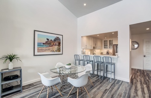 East Mesa Condo | Updated Penthouse! Steps from the sand at Leadbetter Beach, pool, spa, BBQ and more!