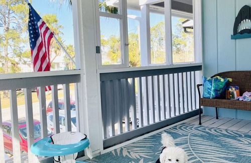 Lagoon Estates House | Updated pet-friendly townhome blocks from the beach!