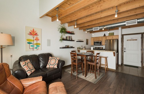 Historic Downtown Durango Condo | Updated Pet Friendly Condo - Walk to Main Street - Central AC