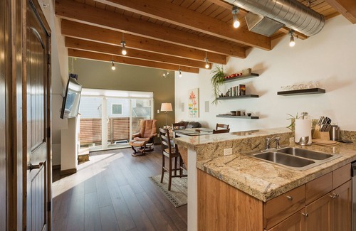 Historic Downtown Durango Condo | Updated Pet Friendly Condo - Walk to Main Street - Central AC