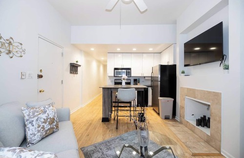 Park West Apartment | Updated, Prime Location, Parking Avail. - LP