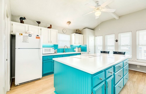 Spanish Grant House | Updated Private Home w/3rd Row Gulf Views; 7 houses to beach, 10 mi Downtown