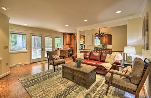 Kingsport House | Updated Ranch-Style Home w/Scenic Deck, Pond