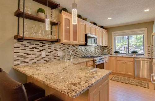 Lincoln Condo | Updated Rare 4 Bedroom Clearbrook Condo