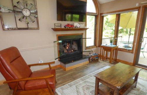 The Galena Territory House | Updated Retreat with Golf Course and Wildlife Views!