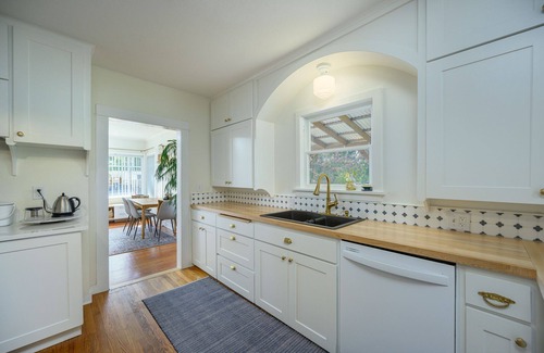 Carlton House | Updated & Rustic 1912 Carlton Farmhouse - in Town!