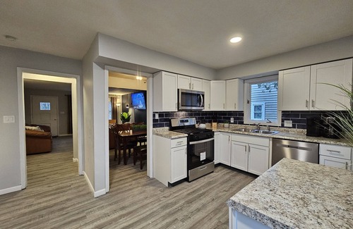 Bedford House | Updated, Spacious, Convenient Location