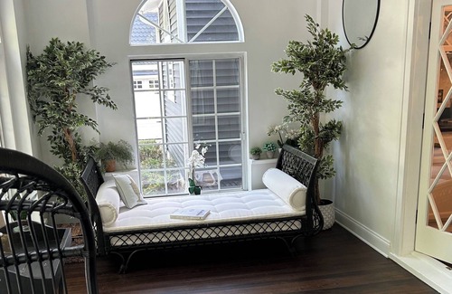 Ottawa House | Updated Spacious Victorian in Historic Eastside, walking distance to downtown.