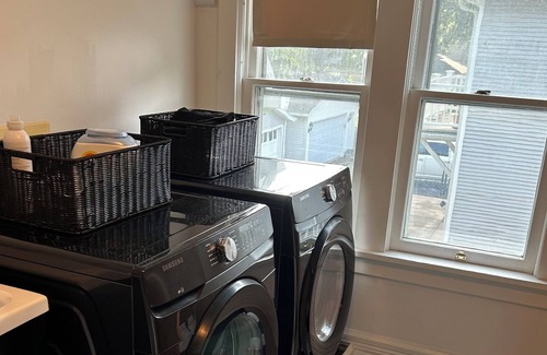 Ottawa House | Updated Spacious Victorian in Historic Eastside, walking distance to downtown.