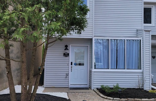 Saratoga Springs House | Updated stylish 2 bedroom townhouse adjacent to SPAC