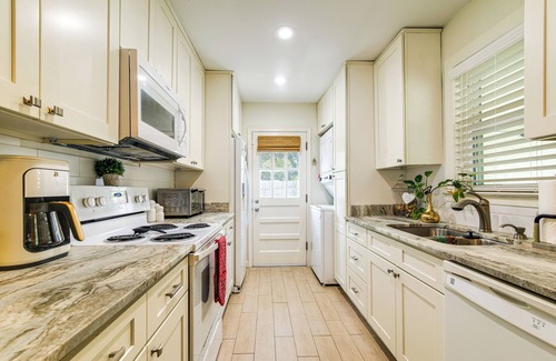 East Memphis House | Updated Suburban Retreat: 8 Mi to Dtwn Memphis!
