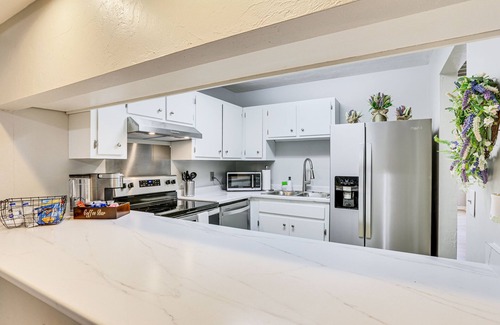 Tallahassee House | Updated Tallahassee Townhome: 3 Mi to Downtown!