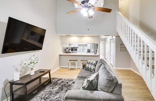 Tallahassee House | Updated Tallahassee Townhome: 3 Mi to Downtown!