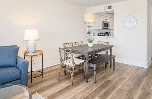 Long Beach Condo | Updated third-floor condo with WiFi, shared pool, balcony, W/D, & central AC