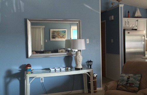 South End Condo | Updated Top Floor Condo 1 1/2 block to beach with off street parking
