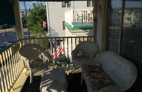 South End Condo | Updated Top Floor Condo 1 1/2 block to beach with off street parking