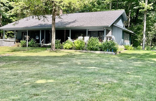Bellaire House | UPDATED TORCH LAKE HOME 5BD/3BA w/PRIV BEACH