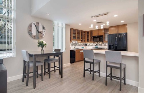 Marina District House | Updated Townhome in the Marina District