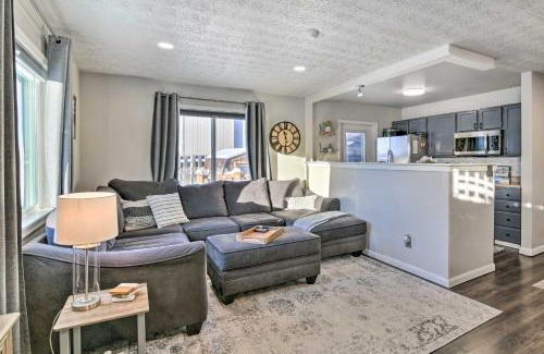 Bayshore - Klatt House | Updated Townhome Near Airport and Shopping!
