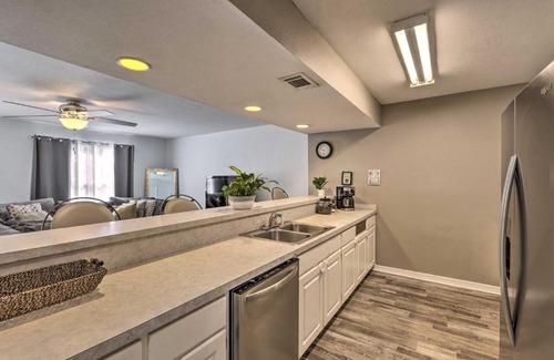 Valparaiso House | Updated Townhome with Deck about 12 Mi to Beaches!