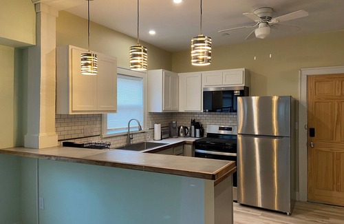 Cleveland Apartment | Updated Unit on a Quiet Street Near Cafes and Restaurants, Cleveland Heights