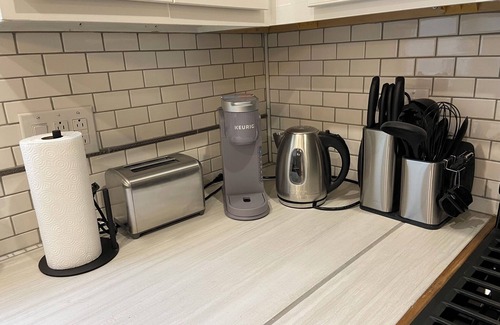 Cleveland Apartment | Updated Unit on a Quiet Street Near Cafes and Restaurants, Cleveland Heights
