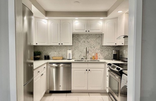 South Beach Condo | UPDATED VILLA HILTON HEAD, STEPS TO BEACH & SOUTH BEACH MARINA