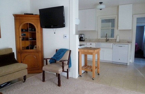 Boonville House | Updated Vintage Farmhouse - walking distance to stores, dining & wine tasting