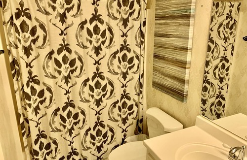 Fairfield Bay House | Updated walk-in condo, only steps from the community pool