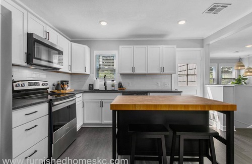 Mission House | Updtd 4 BR Home|Safe|Quiet|30 DAY Stays