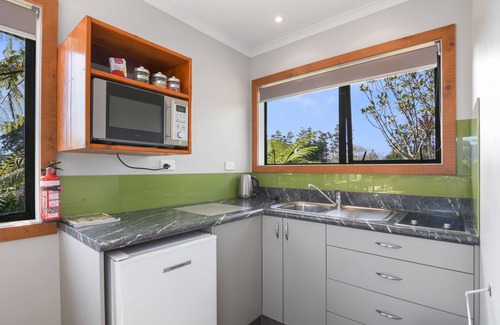 Cape Foulwind House | Upepo - The Garden Room - Cape Foulwind Studio