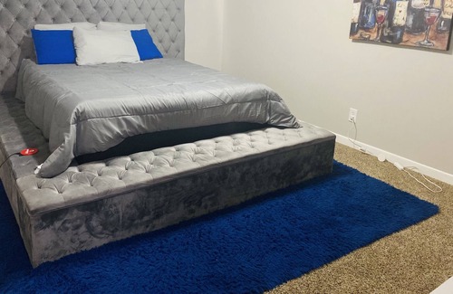 Overlook Apartment | Upgraded 1bdrm Apartment & Amenities close to Shopping Center