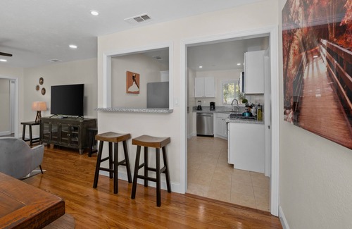 Raisin House | Upgraded 3B/1Bth w GreatA to Nat'l Parks & Airport