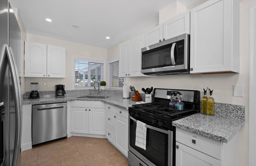 Raisin House | Upgraded 3B/1Bth w GreatA to Nat'l Parks & Airport