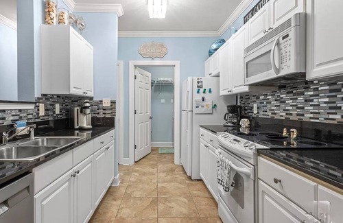 Foley Condo | Upgraded condo close to Beach