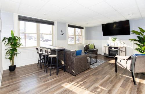 Sandusky Apartment | Upgraded Downtown Apartment Sleeps 5