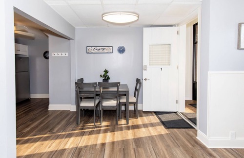 Sandusky Condo | Upgraded Downtown Sandusky Apartment - Sleeps 5!
