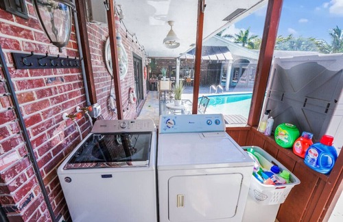 Survey Creek Condo | Upgraded Lux Retreat in CoconutCreek w/HotTub&Pool