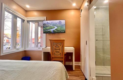 North York House | Upgraded Rooms with Bath 7-min to Subway Near Downsview Rogers Stadium
