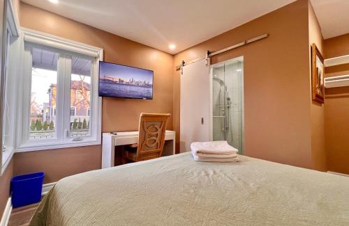 North York House | Upgraded Rooms with Bath 7-min to Subway Near Downsview Rogers Stadium