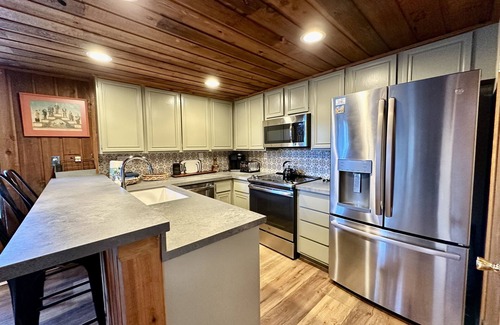 Mammoth Lakes Condo | Upgraded Townhome at Canyon Lodge