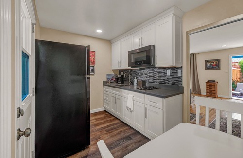 Montgomery Village Apartment | Upgraded Vintage Studio, near downtown SR